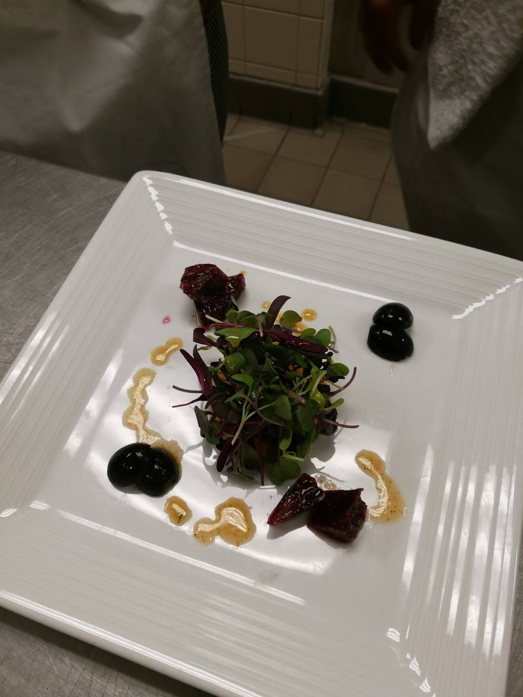 Waterleaf Restaurant | restaurant | 425 Fawell Blvd, Glen Ellyn, IL 60137, USA | 6309422284 OR +1 630-942-2284