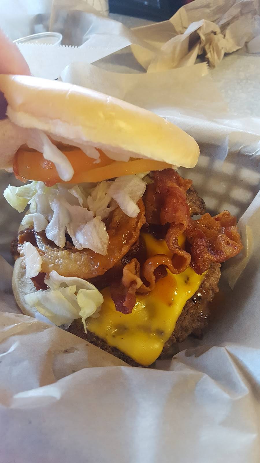 Hwy 55 Burgers Shakes & Fries | restaurant | 702 Main St, Maysville, NC 28555, USA | 9107432297 OR +1 910-743-2297