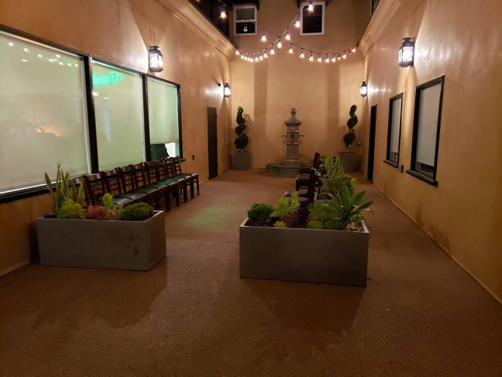 Mama Ds Italian Kitchen | restaurant | 3732 East Coast Hwy, Corona Del Mar, CA 92625, USA | 9498770046 OR +1 949-877-0046