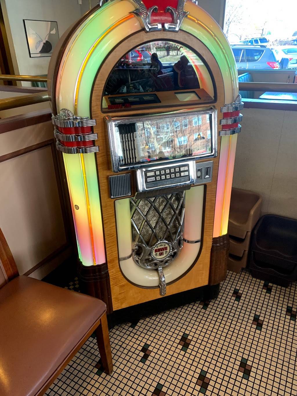 Winsteads Steakburgers | restaurant | 101 Emanuel Cleaver II Blvd., Kansas City, MO 64112, USA | 8167532244 OR +1 816-753-2244