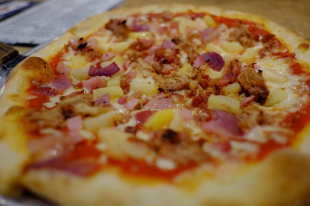 Hawthornes New York Pizza and Bar Highland Creek | restaurant | 5814 Highland Shoppes Dr, Charlotte, NC 28269, USA | 7048758502 OR +1 704-875-8502