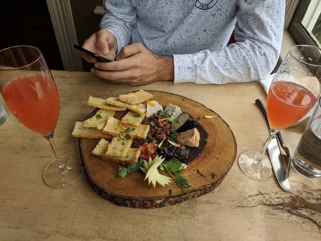 Mikes Cafe and Wine Bar | restaurant | 135 Second St S, Friday Harbor, WA 98250, USA | 3603780265 OR +1 360-378-0265