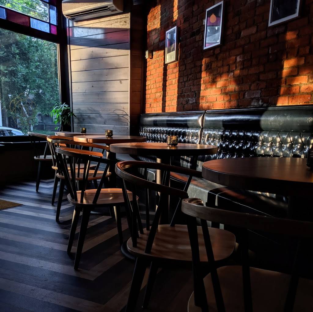 Literary Tavern | restaurant | 1031 Literary Rd, Cleveland, OH 44113, USA | 2168621916 OR +1 216-862-1916