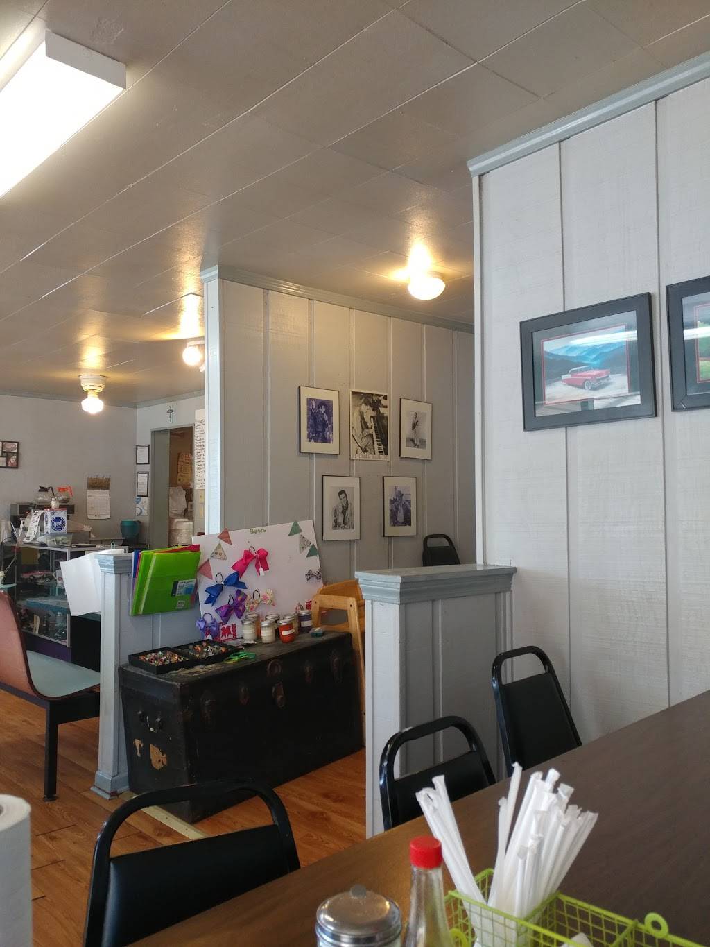 Henrys Restaurant | restaurant | 10757 Commerce St, Summerville, GA 30747, USA | 7068575210 OR +1 706-857-5210