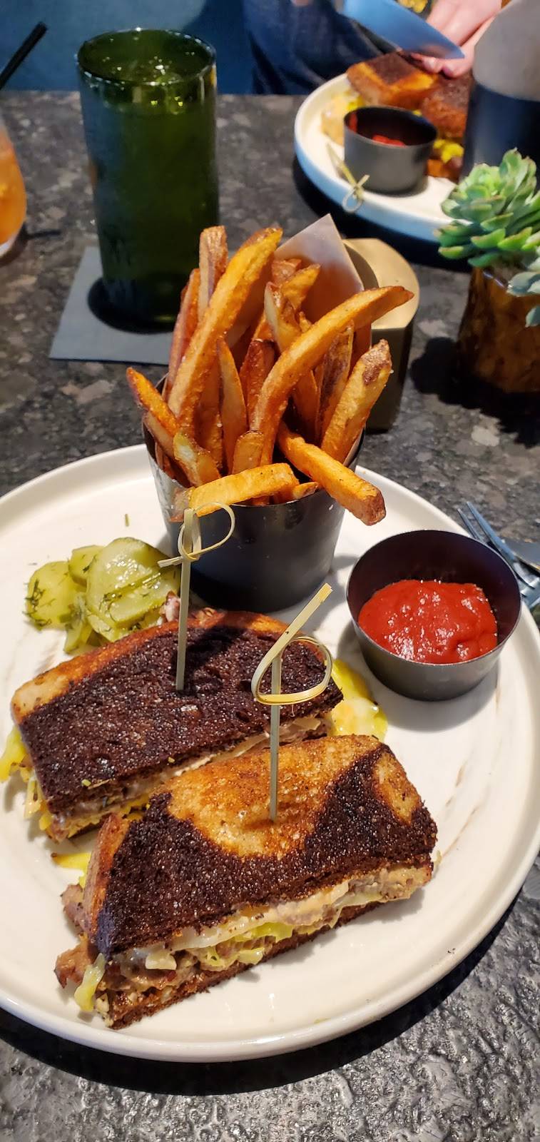 American Revelry | restaurant | 279 W Hidden Creek Pkwy Suite 1101, Burleson, TX 76028, USA | 8174846553 OR +1 817-484-6553