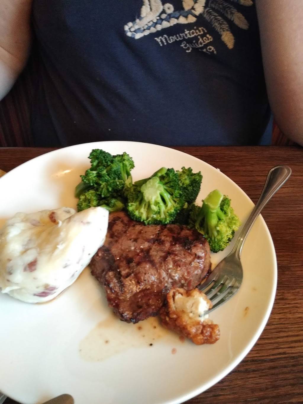 Applebees Grill + Bar | restaurant | 991 Beards Hill Rd, Aberdeen, MD 21001, USA | 4102737846 OR +1 410-273-7846