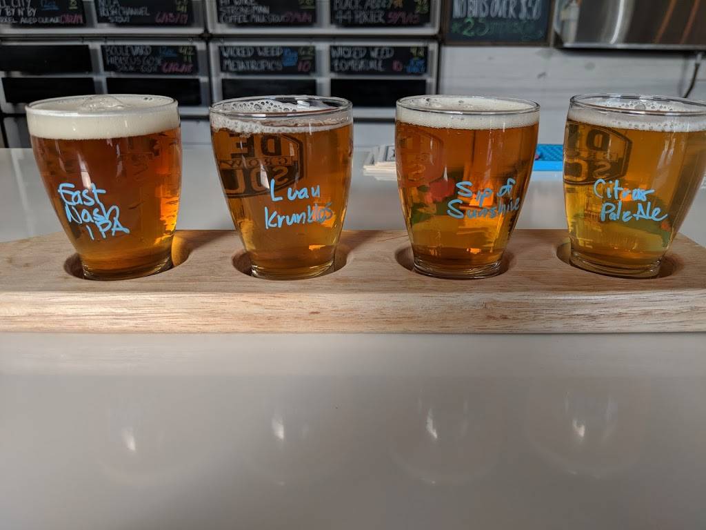 Deep South Growlers | restaurant | 6900 Lenox Village Dr Suite 6, Nashville, TN 37211, USA | 6154019156 OR +1 615-401-9156