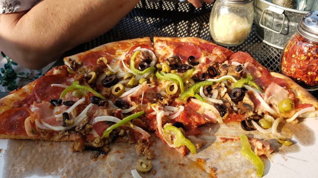 Hart Pizza | restaurant | 105 E Main St, Hart, MI 49420, USA | 2318734434 OR +1 231-873-4434