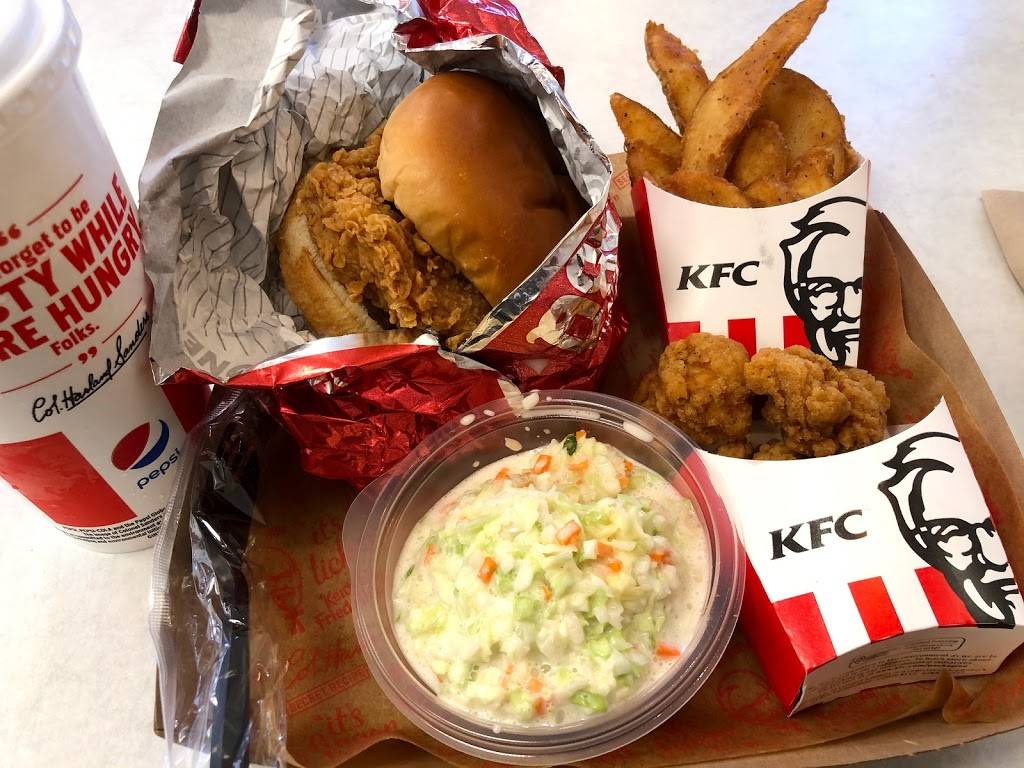 KFC | restaurant | 7152 N Blackstone Ave, Fresno, CA 93650, USA | 5594393321 OR +1 559-439-3321