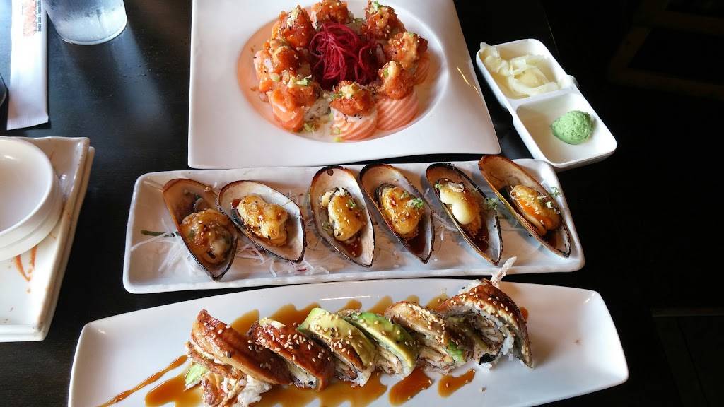 Chomp Rockin | restaurant | 181 E Commonwealth Ave, Fullerton, CA 92832, USA | 7147383511 OR +1 714-738-3511