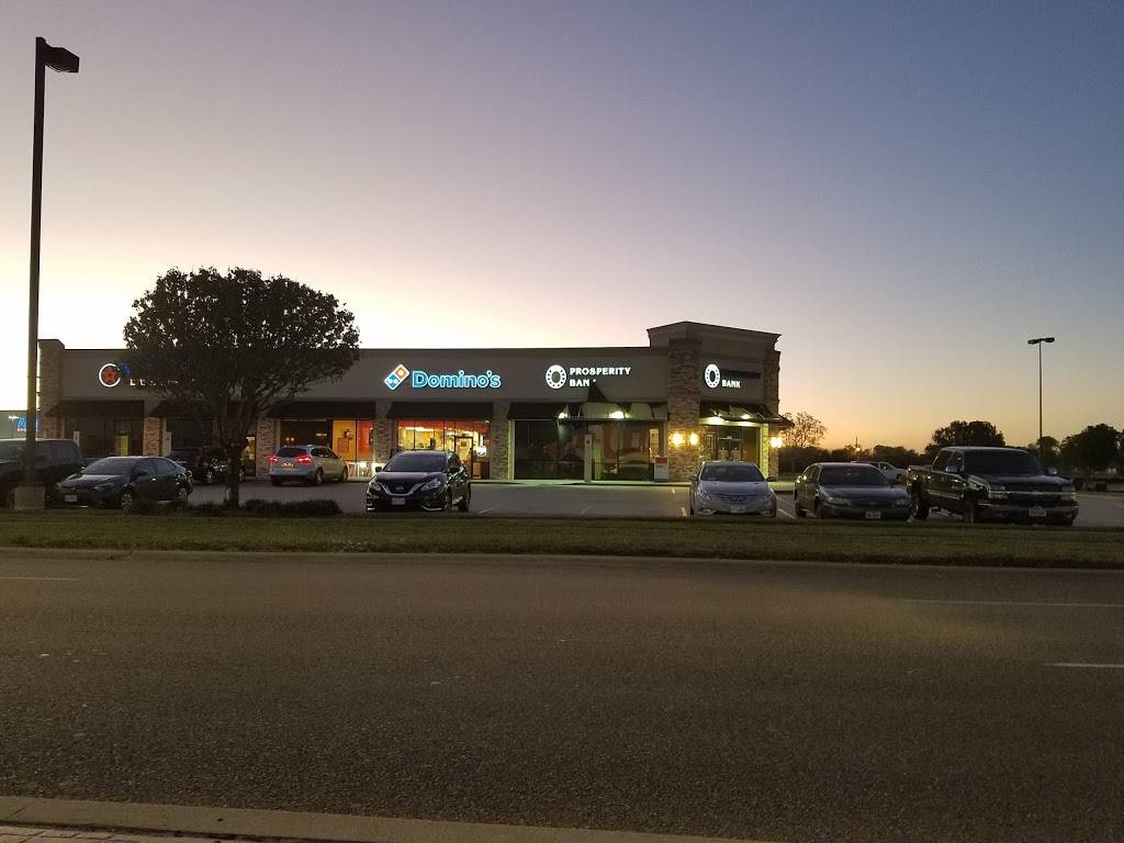 Dominos Pizza | meal delivery | 8809 N Navarro St Ste 200, Victoria, TX 77904, USA | 3614850990 OR +1 361-485-0990