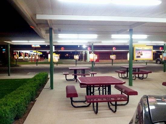 Sonic Drive-In | restaurant | 1330 Empire Central Dr, Dallas, TX 75247, USA | 2146340825 OR +1 214-634-0825