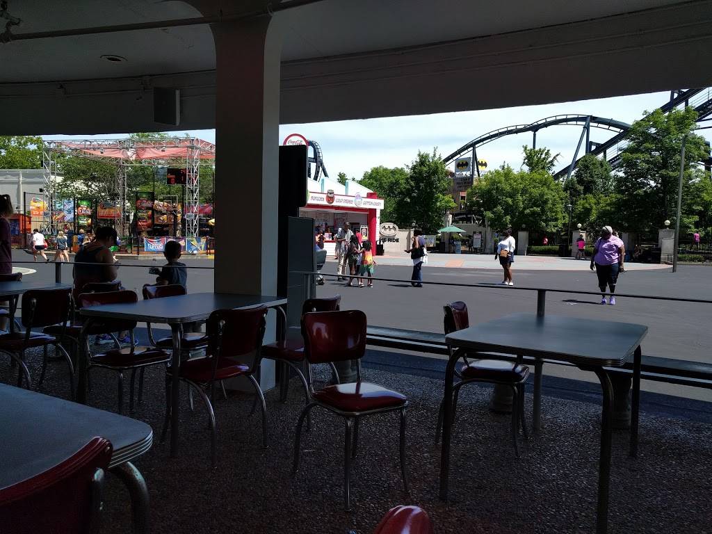 Johnny Rockets | restaurant | 4900 Six Flags Rd, Pacific, MO 63069, USA | 6369385300 OR +1 636-938-5300