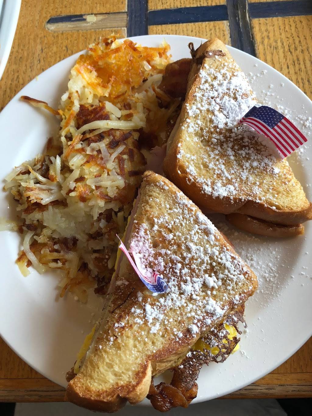 Saras Family Restaurant | restaurant | 5792 Coventry Ln, Fort Wayne, IN 46804, USA | 2604364185 OR +1 260-436-4185