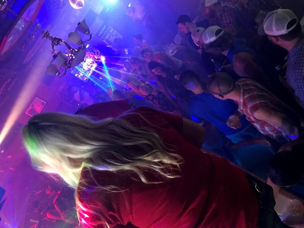 Chinas Bar & Grill | restaurant | 127 N Main St, Cheney, KS 67025, USA | 3165406013 OR +1 316-540-6013