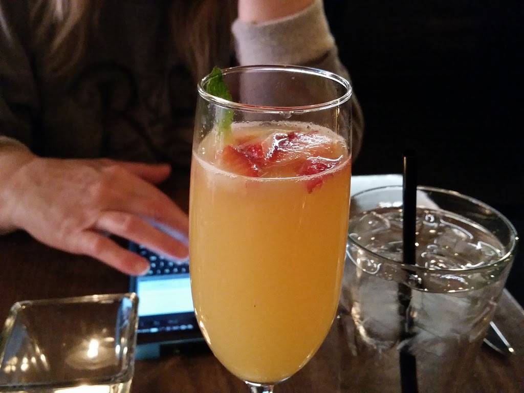 Kilkennys Irish Public House | restaurant | 400 W Front St, Traverse City, MI 49684, USA | 2319417527 OR +1 231-941-7527