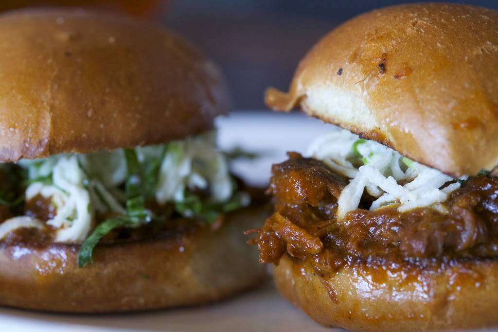 Maevery Public House | night club | 20 E Scranton Ave, Lake Bluff, IL 60044, USA | 8476043952 OR +1 847-604-3952