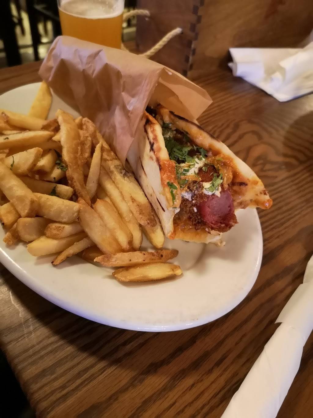 Elephant & Castle | restaurant | 111 W Adams St, Chicago, IL 60603, USA | 3122366656 OR +1 312-236-6656