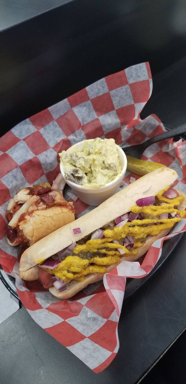 Doggz & Hoggz | restaurant | 781 Main St, Falmouth, MA 02540, USA | 5085483663 OR +1 508-548-3663