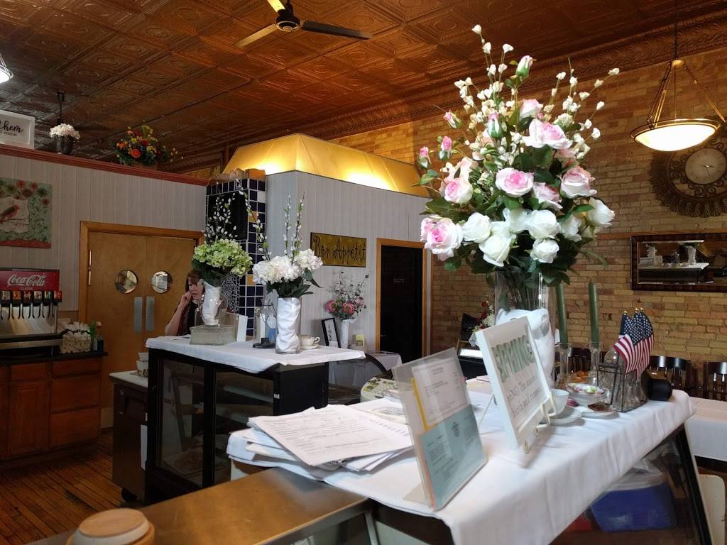 Pere Marquette Bistro & Catering | restaurant | 102 E Upton Ave, Reed City, MI 49677, USA | 2318329833 OR +1 231-832-9833