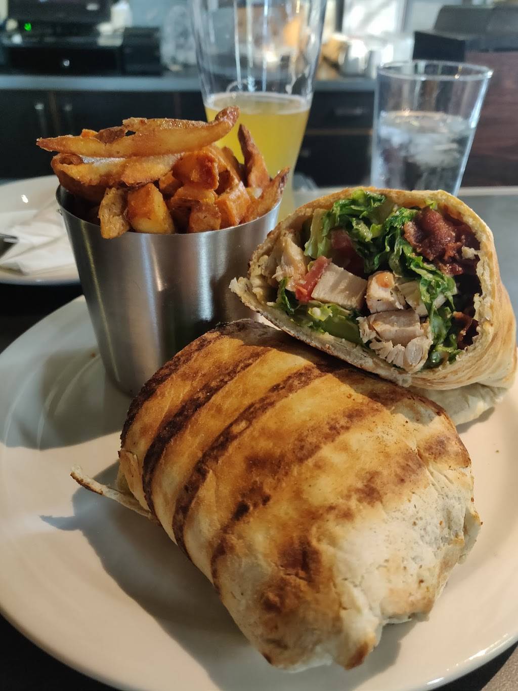 Dock Street Brewing Co | restaurant | 701 S 50th St, Philadelphia, PA 19143, USA | 2157262337 OR +1 215-726-2337