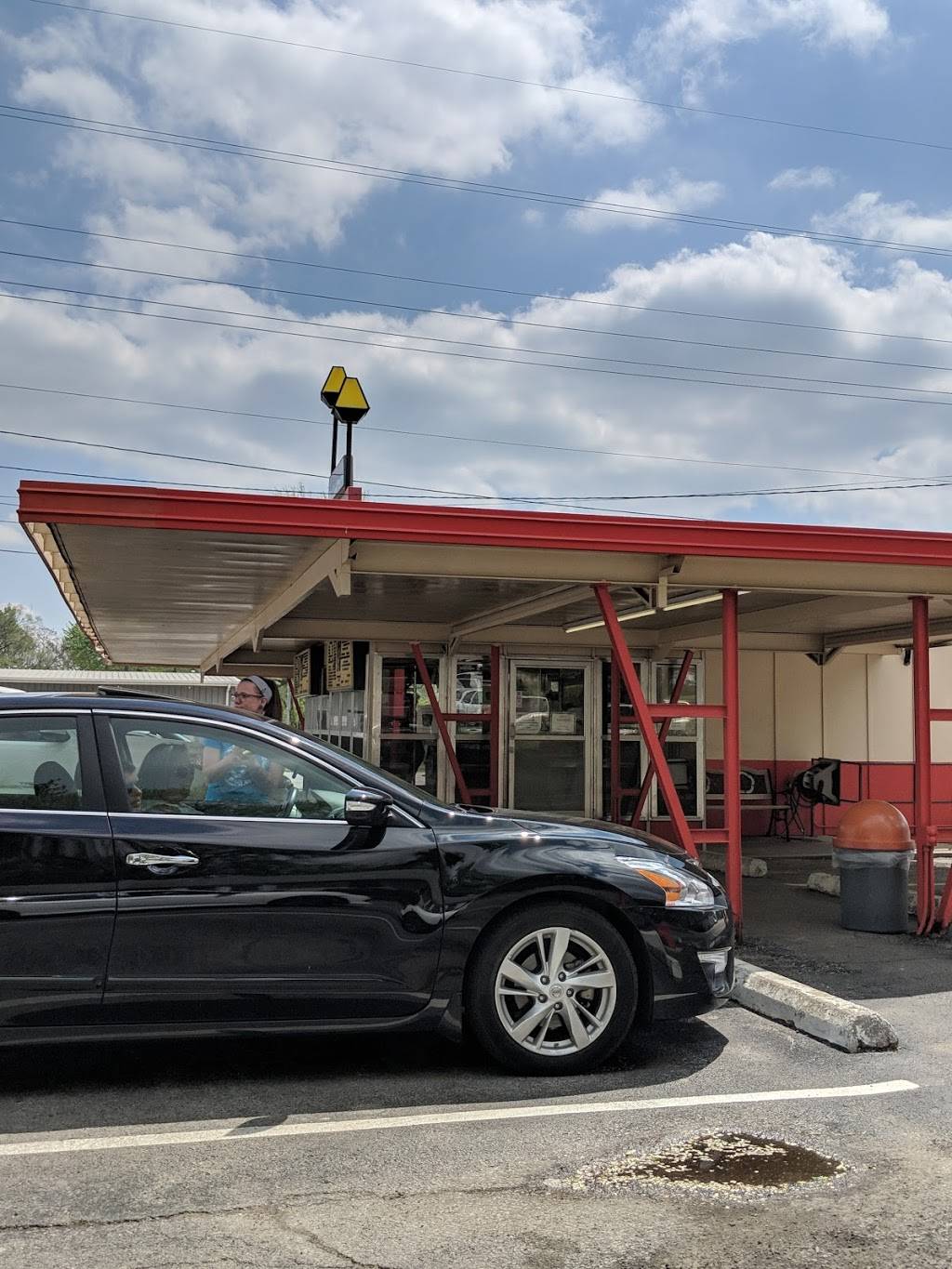 Mugs-Up Root Beer | restaurant | 700 East 23rd St S, Independence, MO 64055, USA | 8162547040 OR +1 816-254-7040