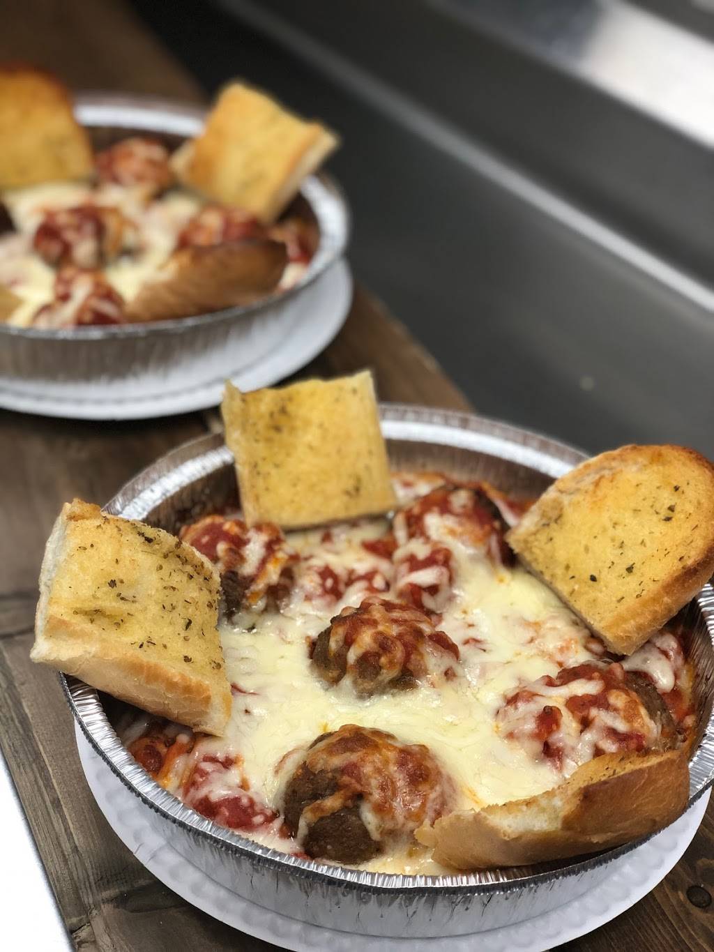 Tom’s Kitchen | restaurant | 1526 Smith St, North Providence, RI 02911, USA | 4013531416 OR +1 401-353-1416