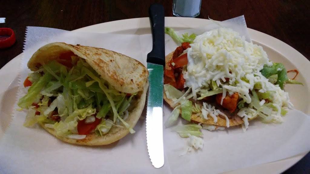 El Gallo Giro | restaurant | 6531 W 63rd St, Chicago, IL 60638, USA | 7735867665 OR +1 773-586-7665