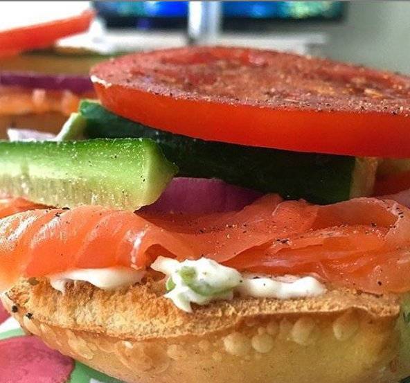 Bagel Boss | restaurant | 69-48 Main St, Flushing, NY 11367, USA | 7187362677 OR +1 718-736-2677