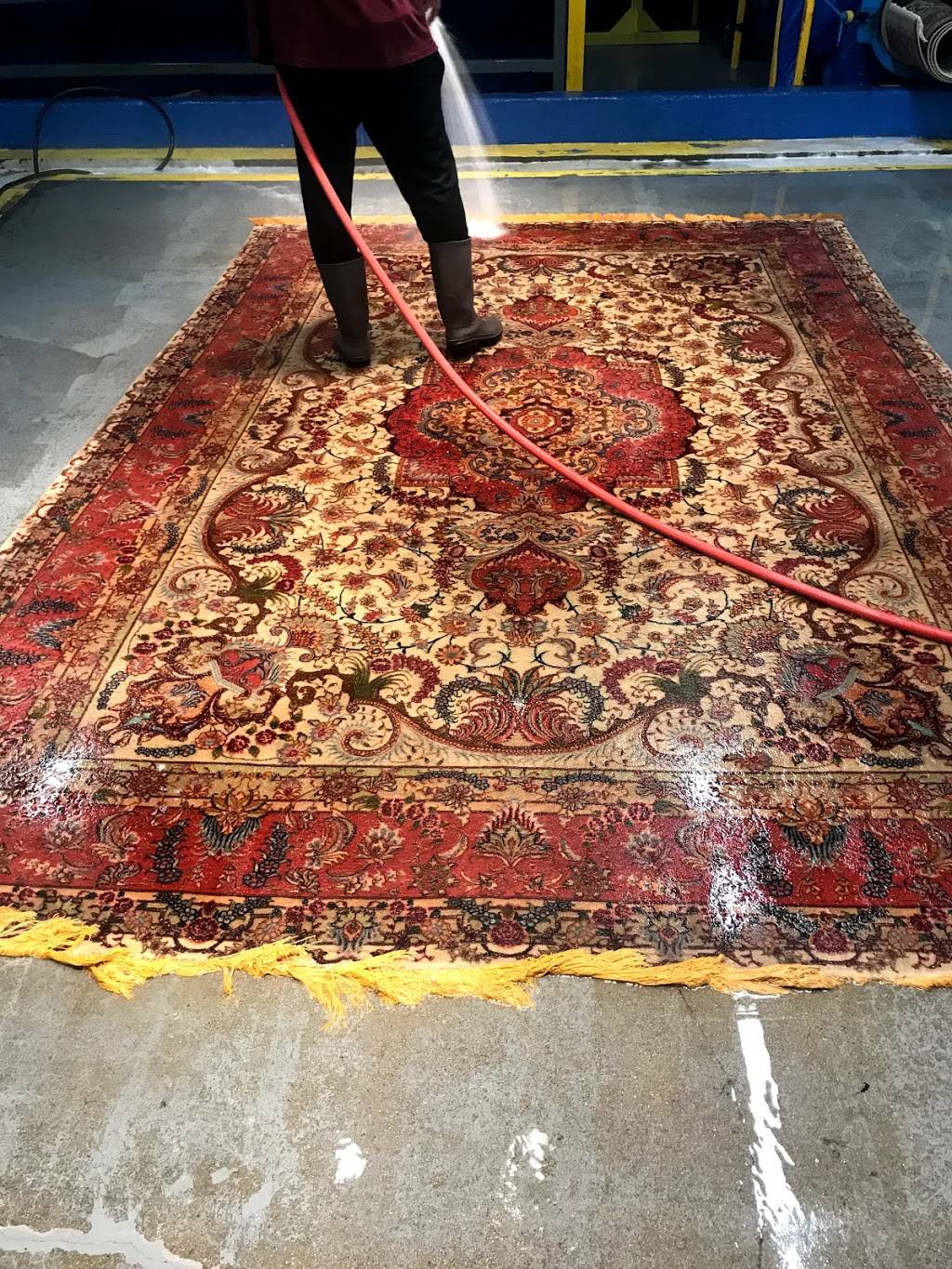 Safarian carpet cleaning | restaurant | 7351 Deering Ave, Canoga Park, CA 91303, USA | 3104099754 OR +1 310-409-9754