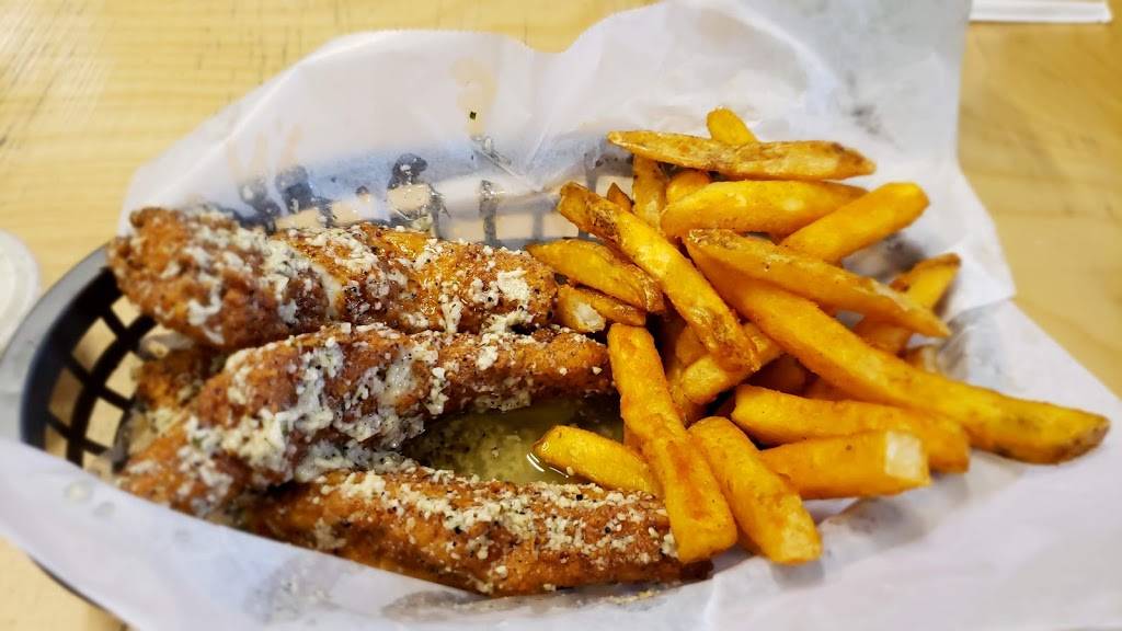 Saucy Chicken | meal takeaway | 1350 Concourse Ave #137, Memphis, TN 38104, USA | 9012033838 OR +1 901-203-3838