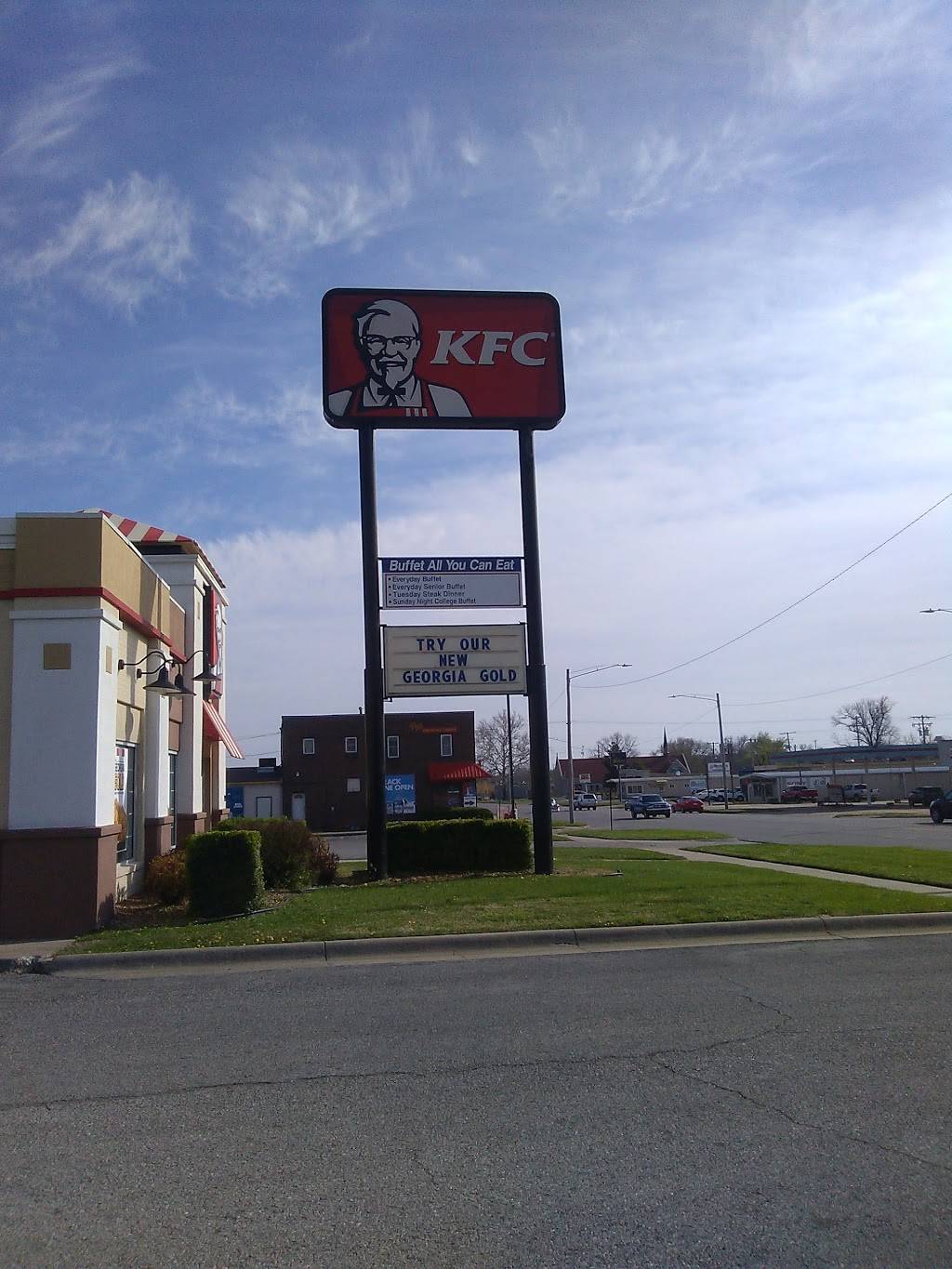 KFC | restaurant | 921 S Broadway St, Pittsburg, KS 66762, USA | 6202329190 OR +1 620-232-9190
