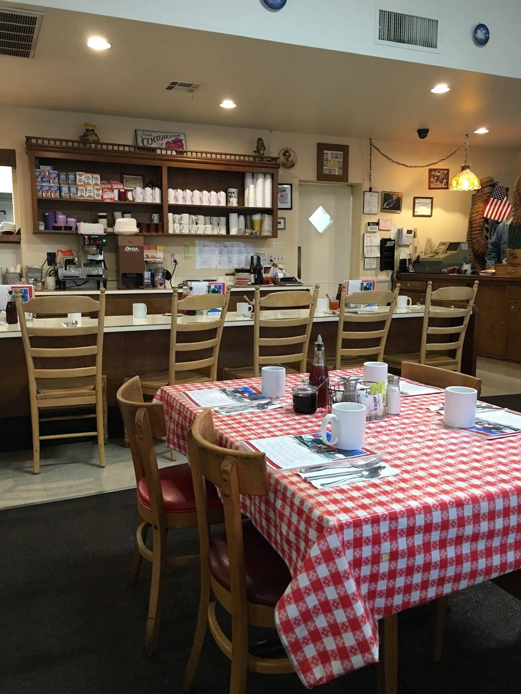 Ellens Danish Pancake House | restaurant | 272 Ave Of The Flags, Buellton, CA 93427, USA | 8056885312 OR +1 805-688-5312