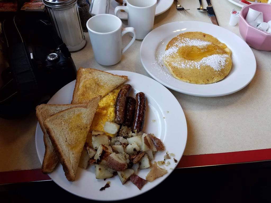 Lorraine Diner | restaurant | 560 Mineral Spring Ave, Pawtucket, RI 02860, USA | 4015608686 OR +1 401-560-8686