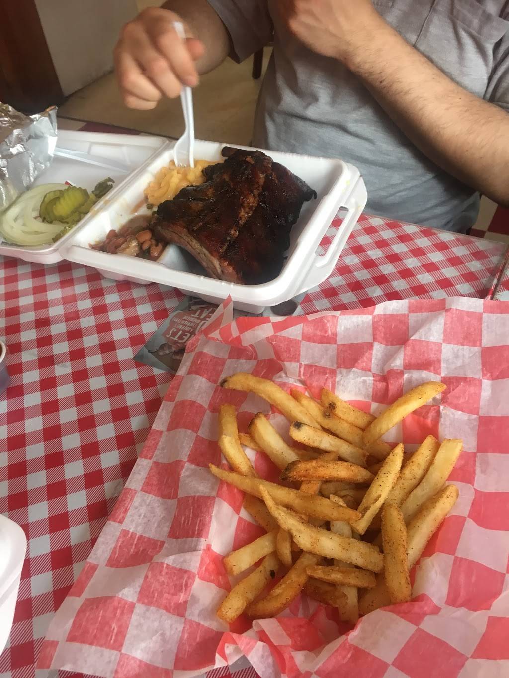 Virgies BBQ | restaurant | 5535 Gessner Dr, Houston, TX 77041, USA | 7134666525 OR +1 713-466-6525