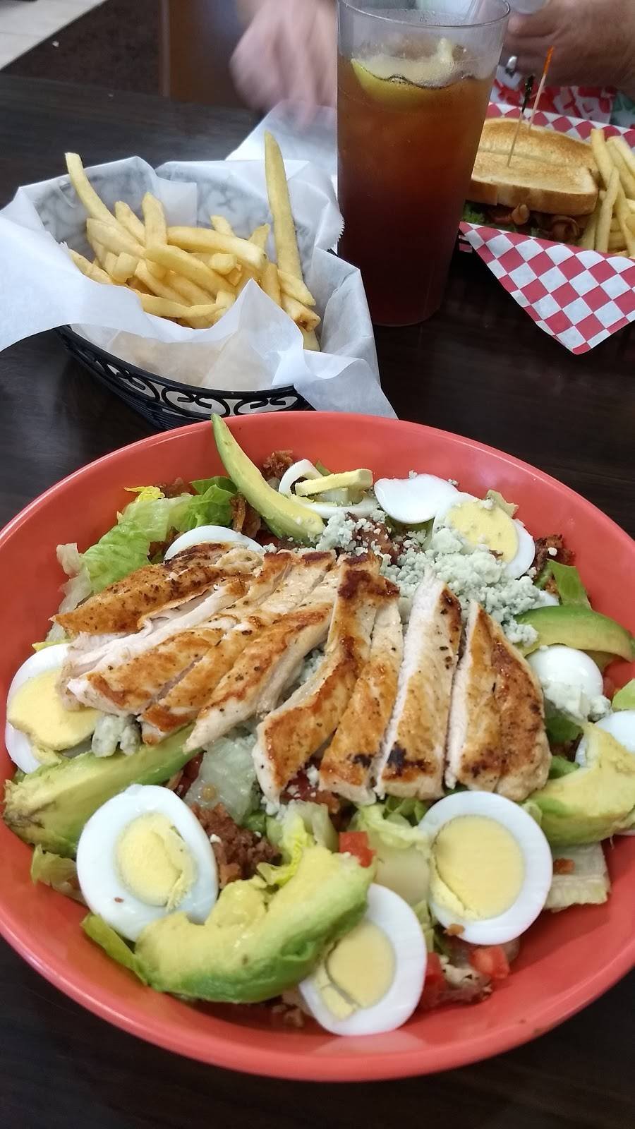 Maggie Maes on the Bluffs | restaurant | 2961 W Bay Dr, Belleair Bluffs, FL 33770, USA | 7277244243 OR +1 727-724-4243