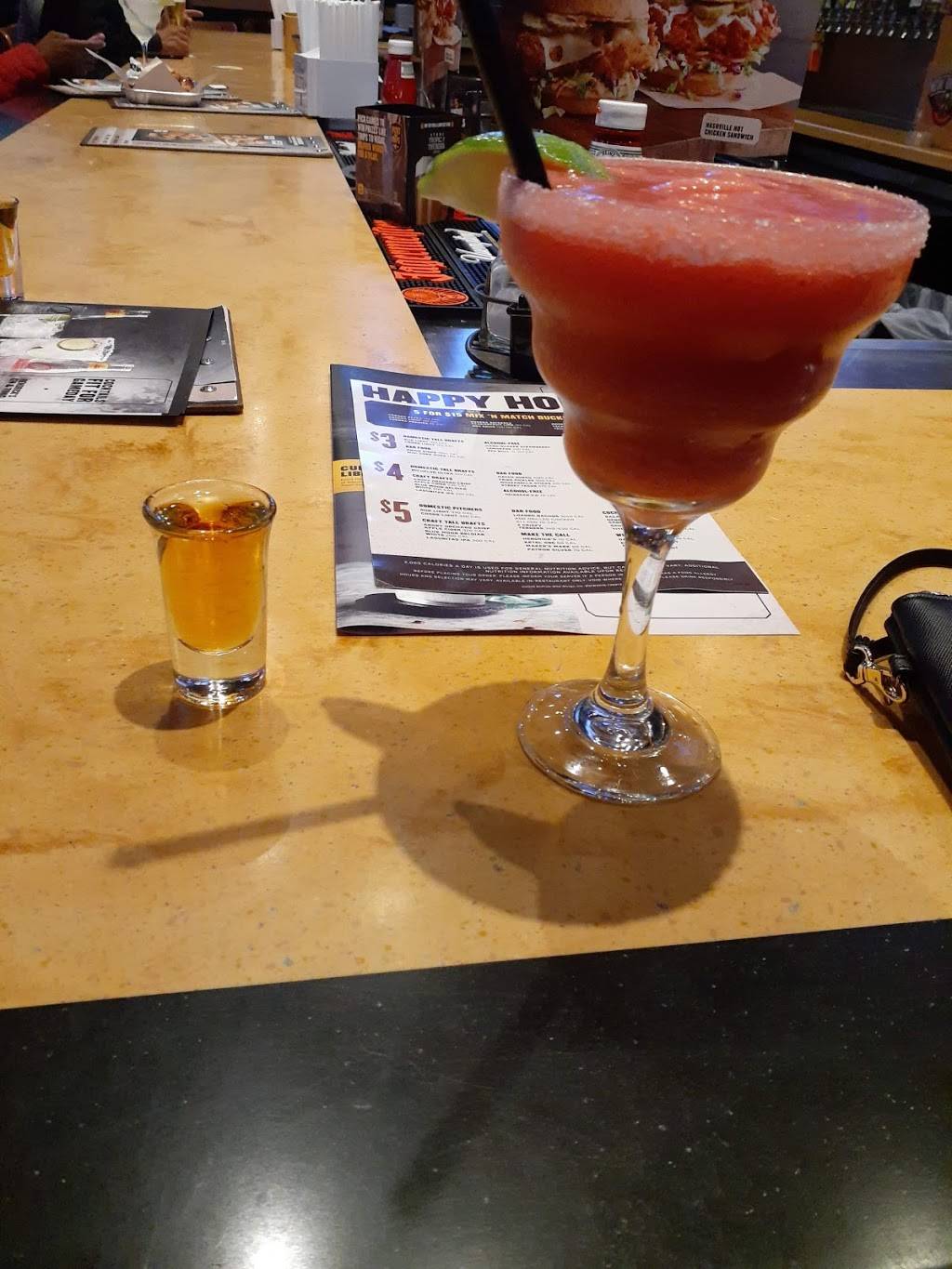 Buffalo Wild Wings | meal takeaway | 4150 General De Gaulle Dr, New Orleans, LA 70131, USA | 5042833256 OR +1 504-283-3256