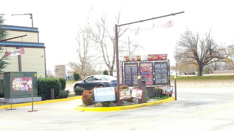 Braums Ice Cream & Burger Restaurant | restaurant | 4101 NW 39th St, Oklahoma City, OK 73112, USA | 4059481010 OR +1 405-948-1010