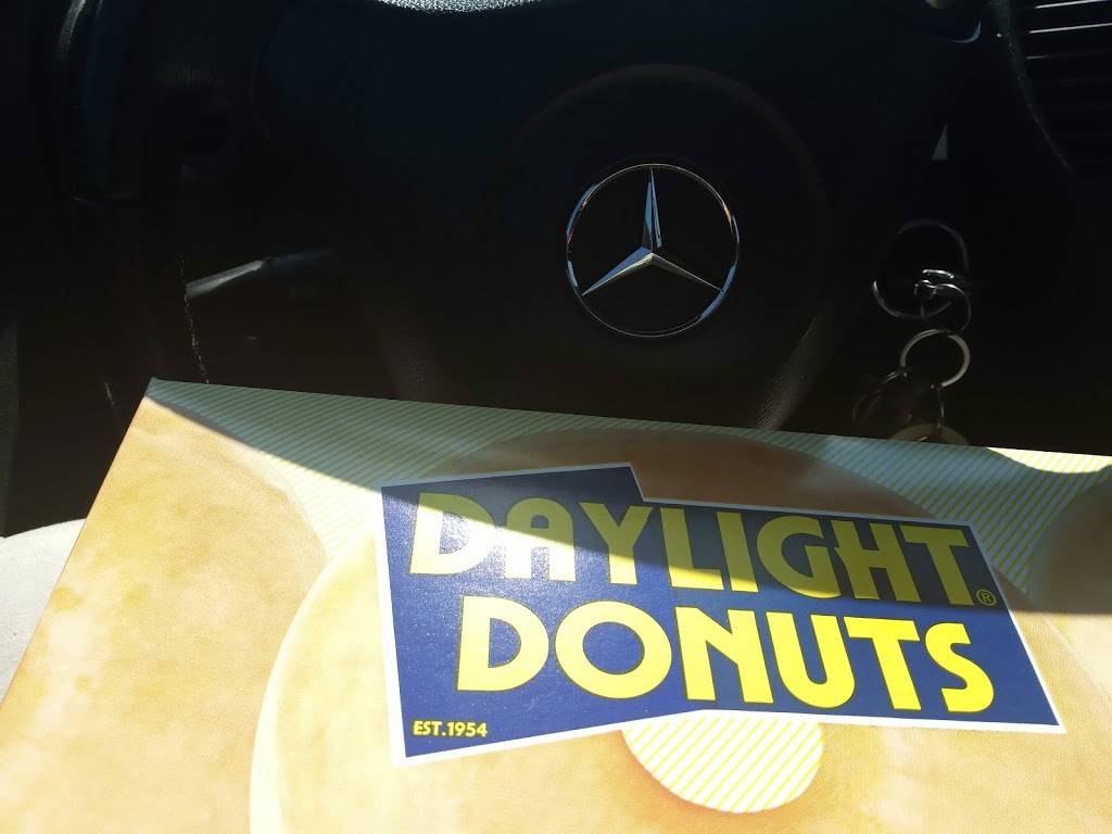 Daylight Donuts | bakery | 1521 Pinson Valley Pkwy, Birmingham, AL 35217, USA | 2057696003 OR +1 205-769-6003