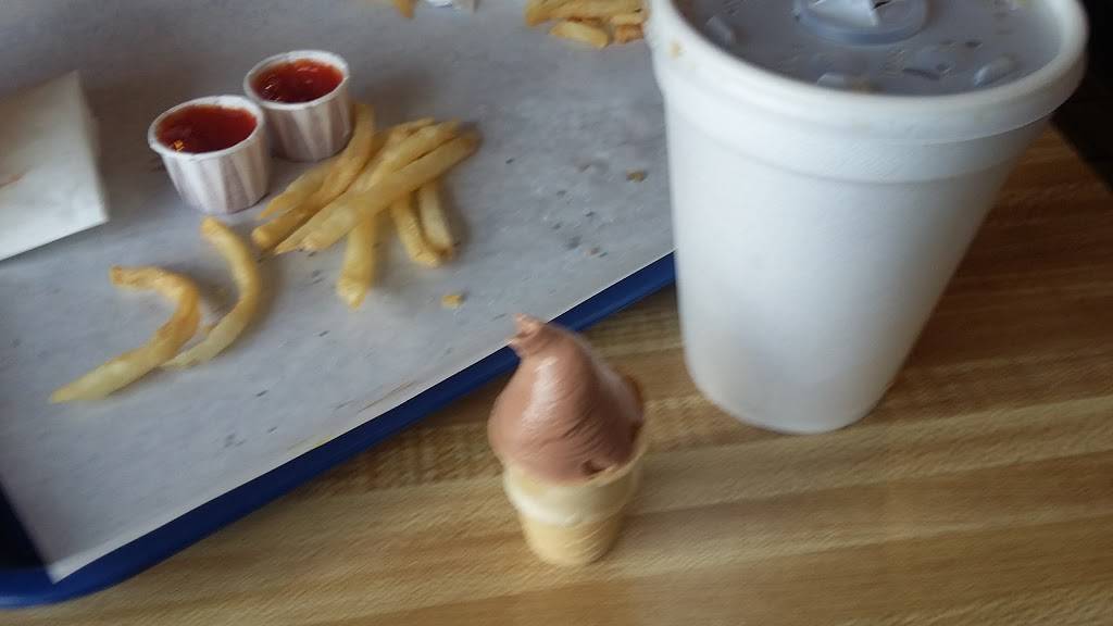 Mickeys Drive-In | restaurant | 105 St Charles Rd, Villa Park, IL 60181, USA | 6305308160 OR +1 630-530-8160