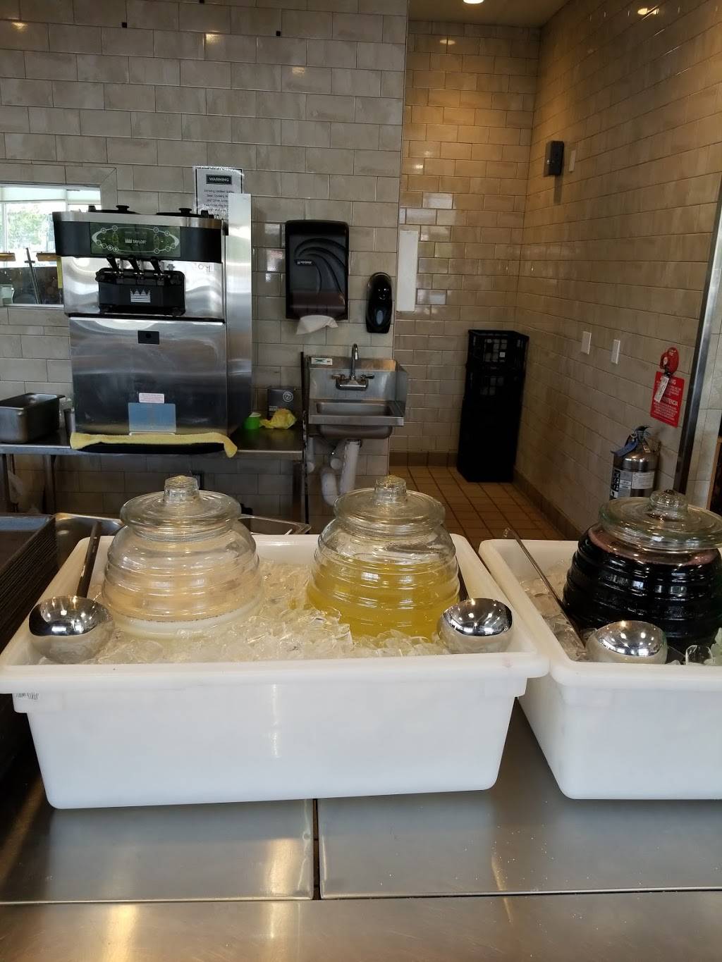 Sanchos Tacos Y Beer | restaurant | 460 W Vandalia Ave, Porterville, CA 93257, USA | 5597811291 OR +1 559-781-1291