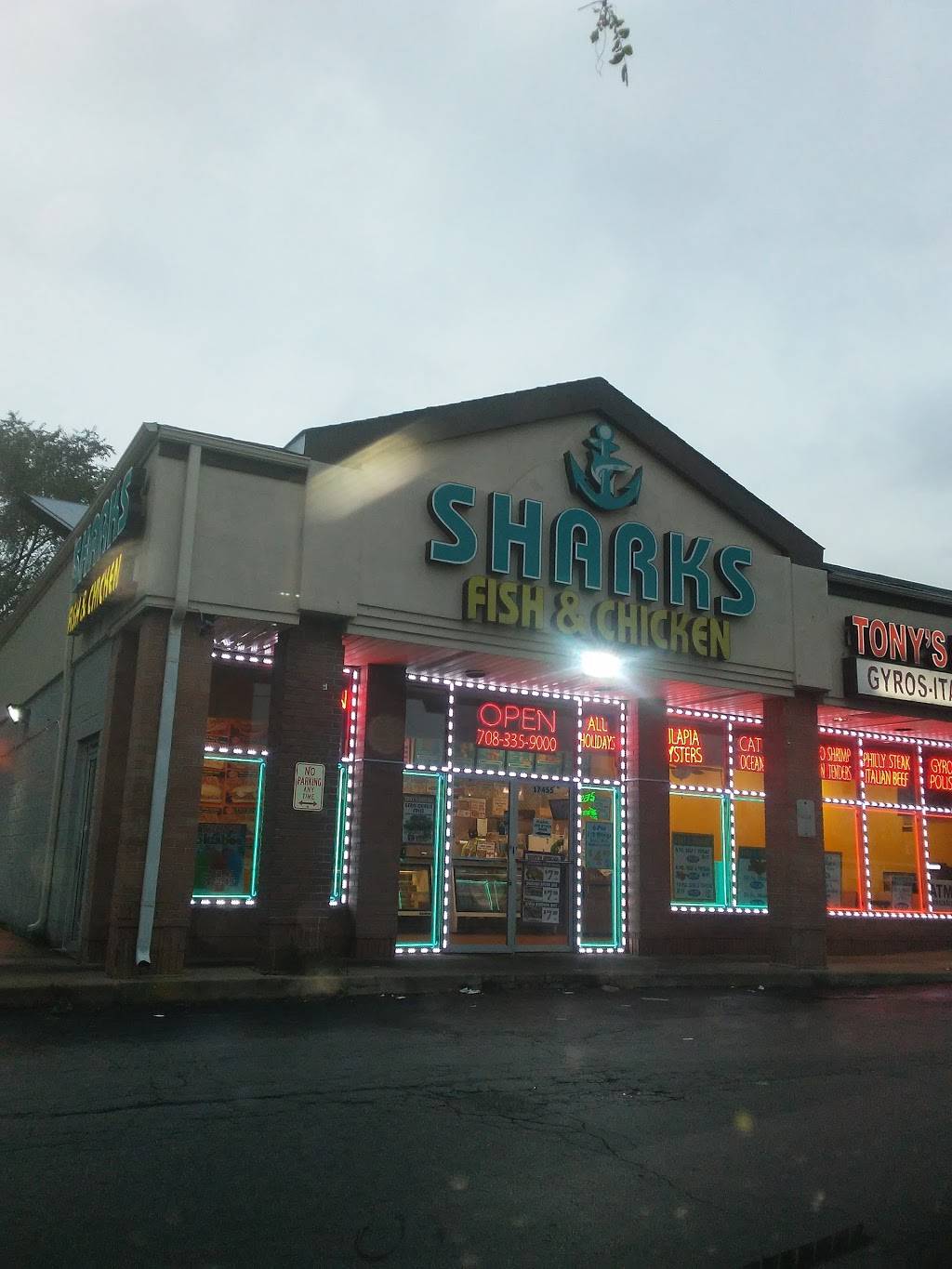 Sharks Fish & Chicken | restaurant | 17455 Kedzie Ave, Hazel Crest, IL 60429, USA | 7083359000 OR +1 708-335-9000