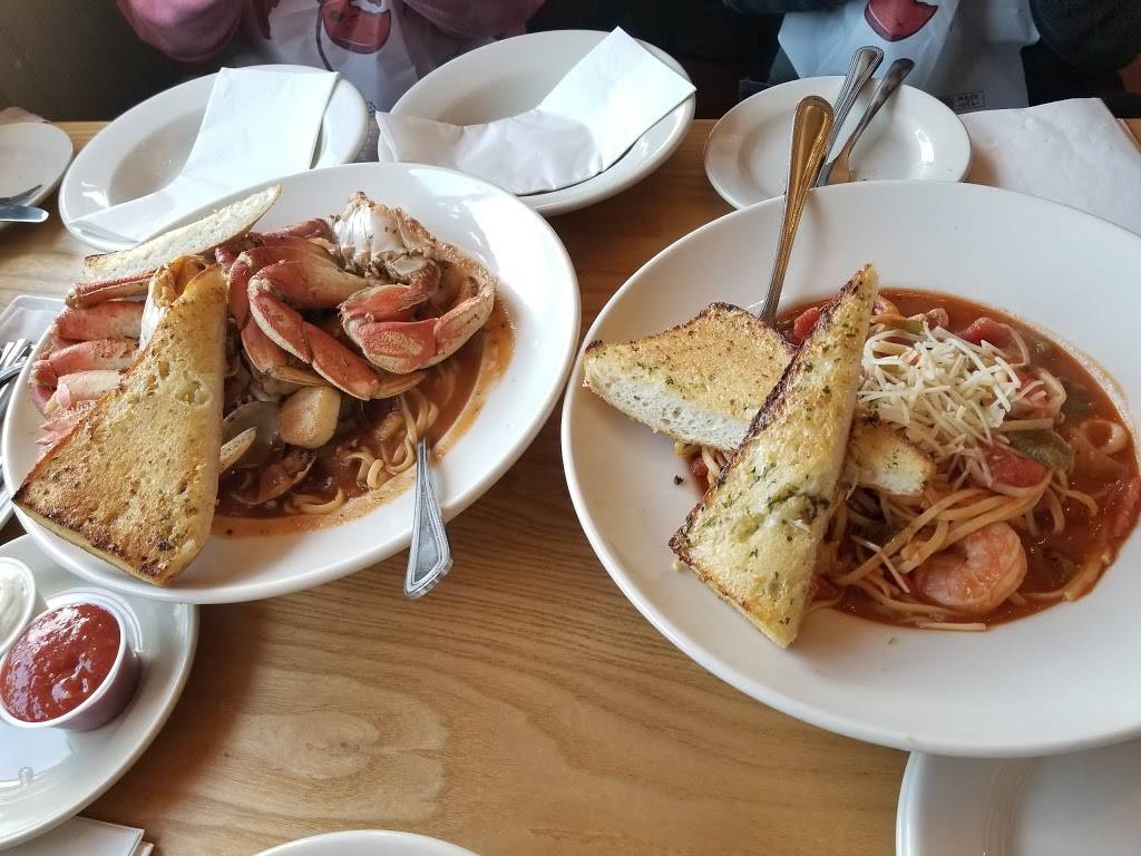 Flying Fish Bar & Grill | restaurant | 211 San Mateo Rd, Half Moon Bay, CA 94019, USA | 6507121125 OR +1 650-712-1125