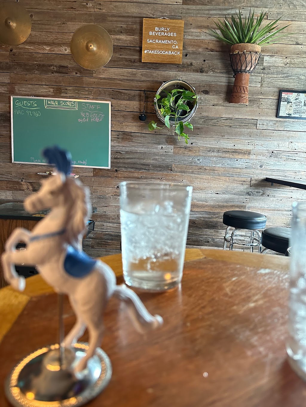 Burlys Vegan Diner | restaurant | 2014 Del Paso Blvd, Sacramento, CA 95815, USA | 9163333879 OR +1 916-333-3879