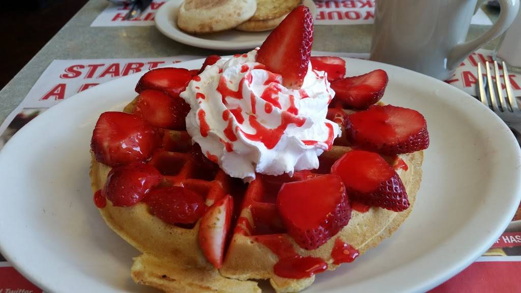 BIG BOY | restaurant | 861 S Main St, Cheboygan, MI 49721, USA | 2316273661 OR +1 231-627-3661