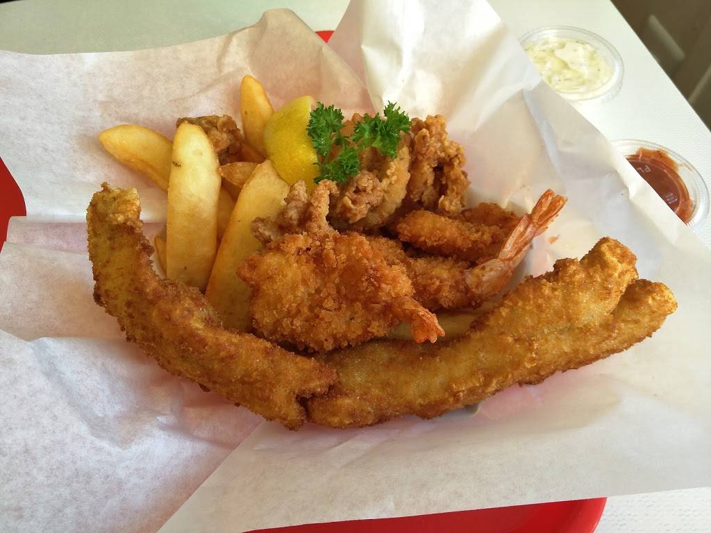 Chowders | restaurant | 2 Beach St, San Francisco, CA 94133, USA | 4153914737 OR +1 415-391-4737