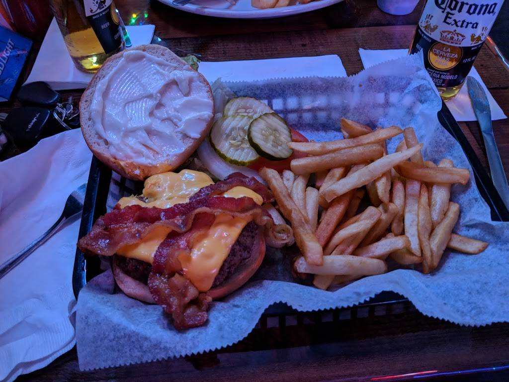 Slyders Tavern | restaurant | 836 Watervliet Ave, Dayton, OH 45420, USA | 9372581222 OR +1 937-258-1222