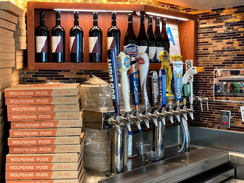 Wpizza | restaurant | Los Angeles International Airport (LAX), 600 World Way, Los Angeles, CA 90045, USA | 3103077526 OR +1 310-307-7526