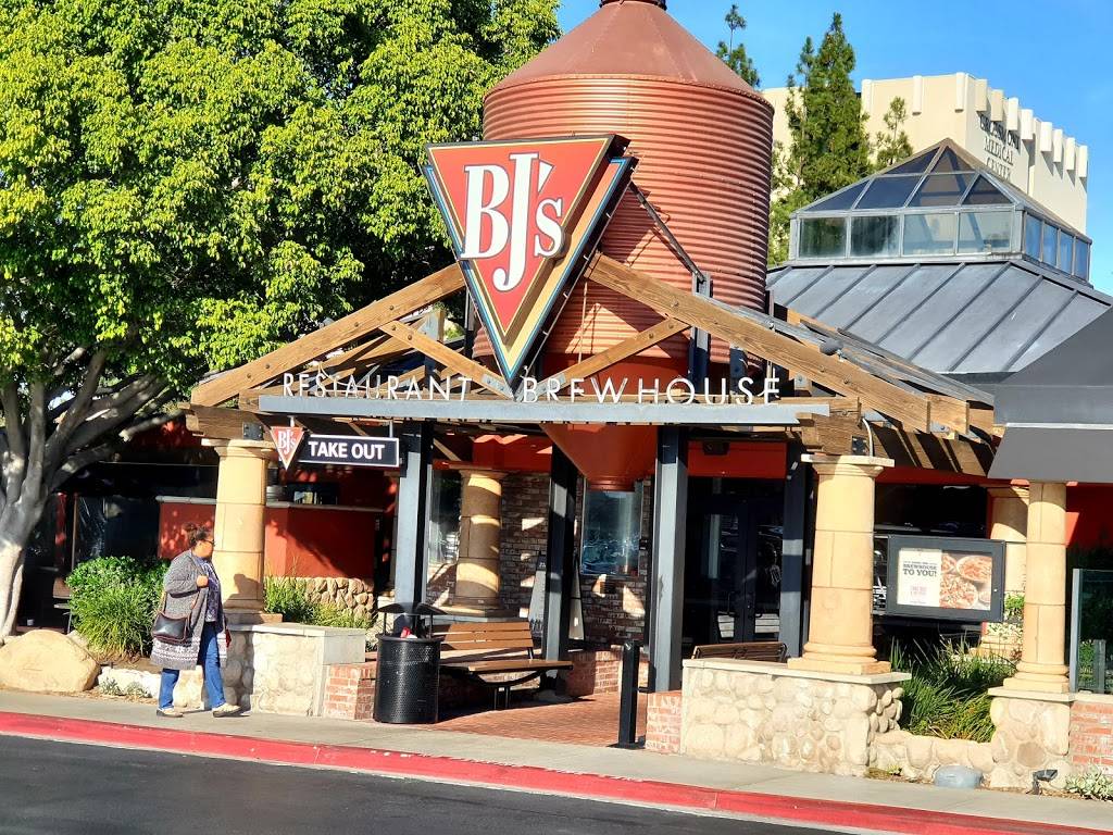 BJs Restaurant & Brewhouse | restaurant | 5500 Grossmont Blvd, La Mesa, CA 91942, USA | 6195897222 OR +1 619-589-7222
