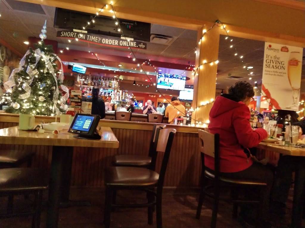 Applebees Grill + Bar | restaurant | 3040 E College Ave, Appleton, WI 54915, USA | 9209548771 OR +1 920-954-8771